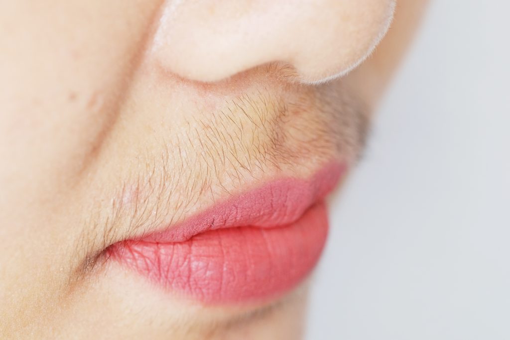 snor harsen vrouw overbeharing vrouw